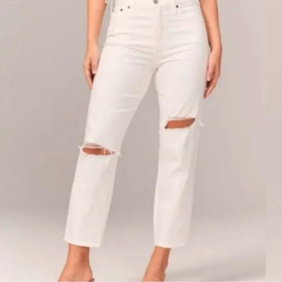 Abercrombie & Fitch NWT The Mom High Rise White Distressed Jeans Size 27/4 - Picture 1 of 11